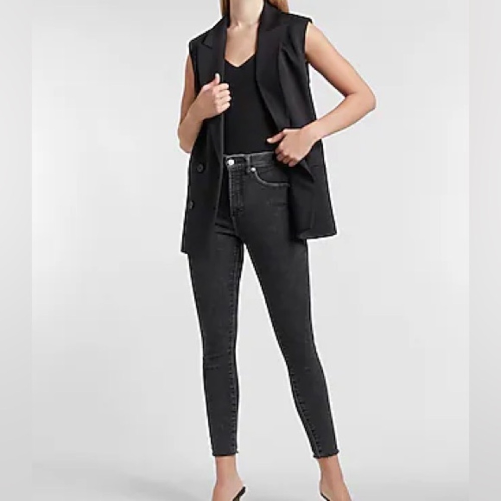 Women's Black Sleeveless Blazer